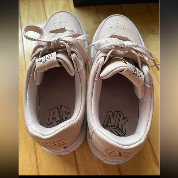 Air Force 1 Pixel - Picture 2 of 7